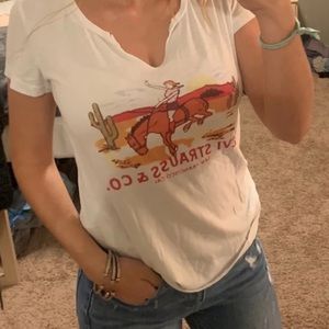 Levi’s t-shirt